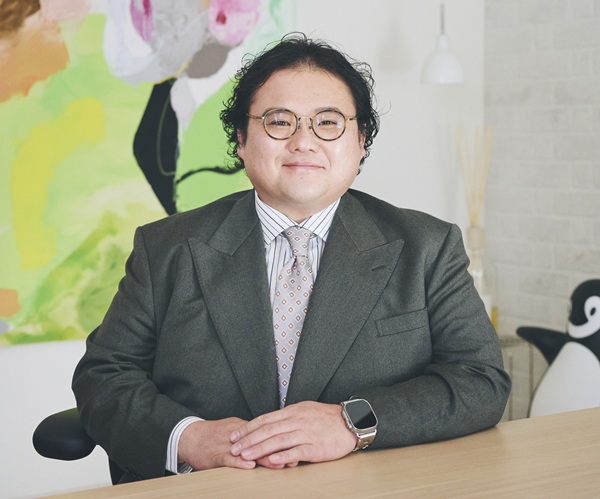 株式会社三浦観光バス　代表取締役　根岸辰也